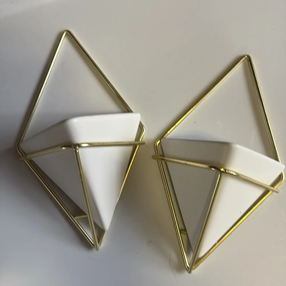 2 Ceramic Triangular Vases - Picture 4 of 5